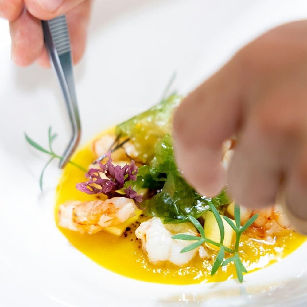 Assiette dressée pour un déjeuner d'affaires