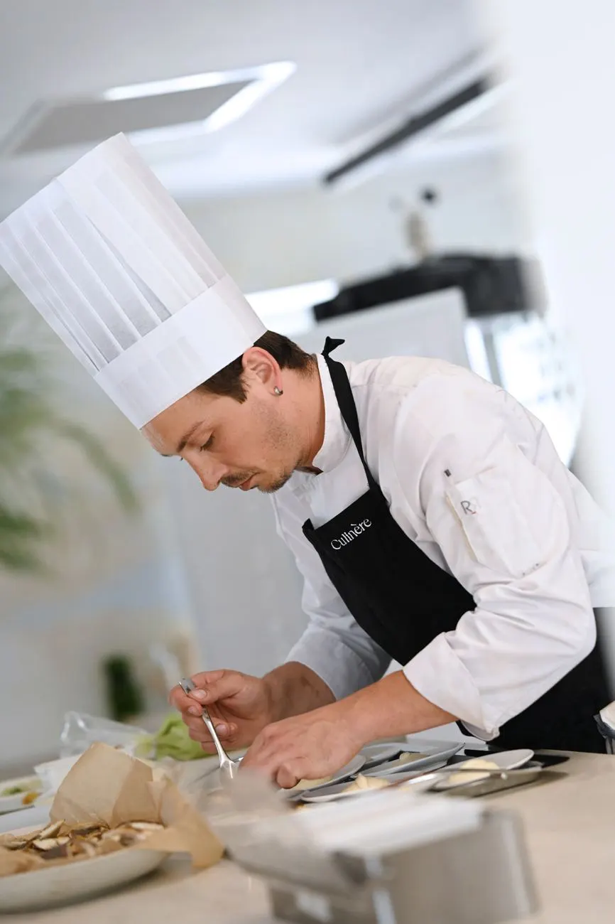 Precise plating in the Culinère kitchen
